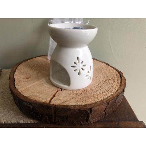 White cut out contemporary oil and wax burner with lavender heart wax melts